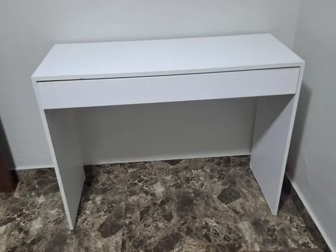 MESA MDF BRANCA COM GAVETA