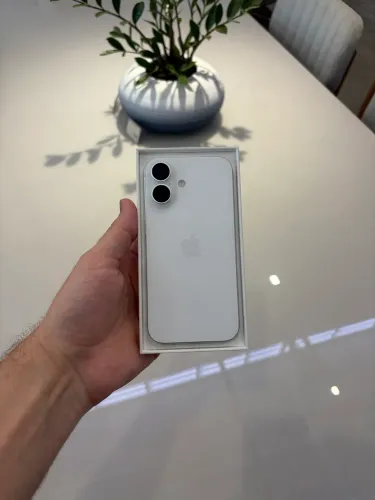 iPhone 16