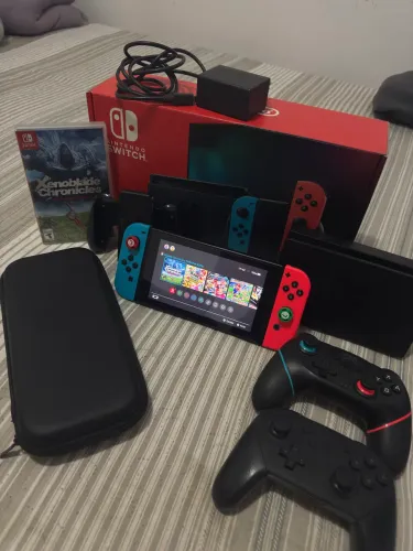 Nintendo Switch V2 Completo + Xenoblade + Cartão 256GB + Controles Extras