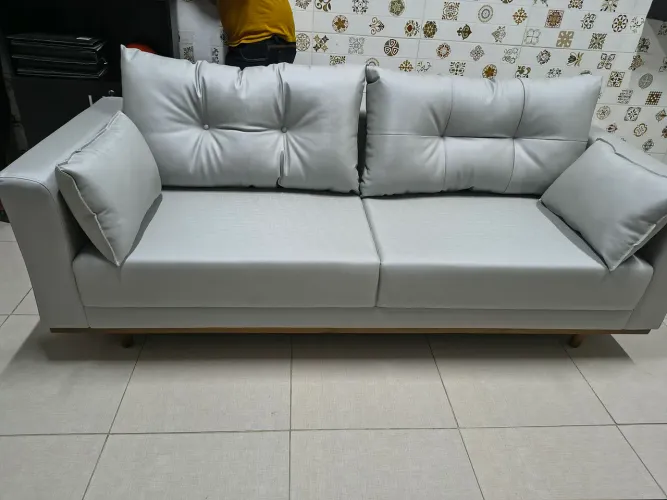Sofá retro em corvim