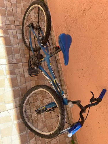 Vende sé bicicleta