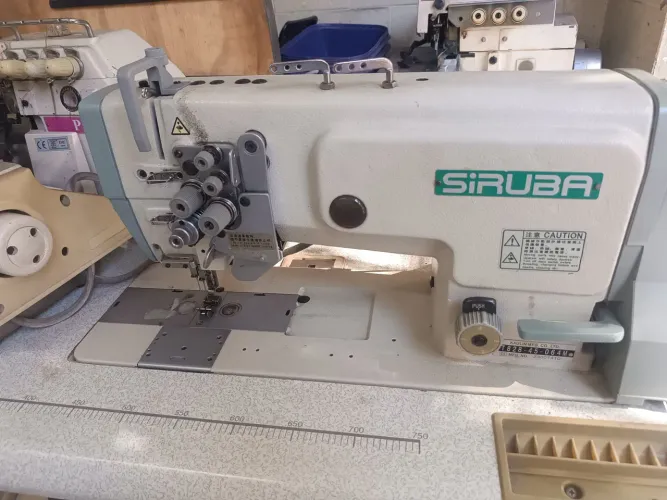 Vendo Máquina industrial Ponto fixo 2 Agulhas, barra alternada Transporte Duplo 