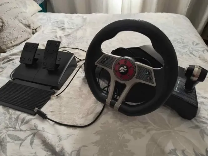 Volante Hurricane FlashFire F106. Compatível com PS5, PS4, PS4, PC e Switch.