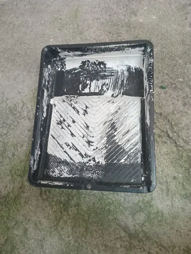 Bandeja  de pintura tem que dar uma limpada nela medida 37,0x29,0 nela medida 37,0x
