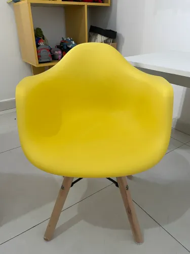 Escrivaninha com cadeira eames infantil 