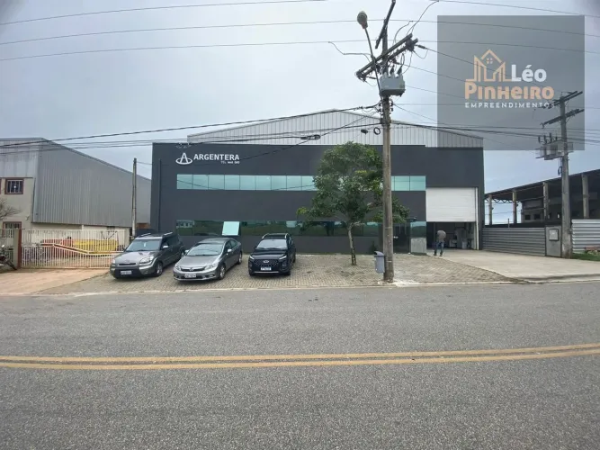 Venda de galpão em Cabiúnas, Macaé: 1350m² de área útil por R$ 2.900.000. Oportunidade imp