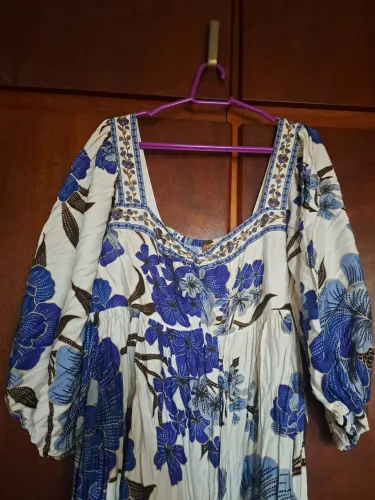 Vestido curto floral farm azul