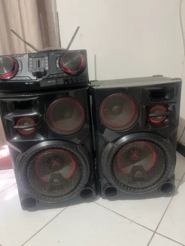 Vendo 2 caixas de som LG Cj98 funcionando perfeitamente