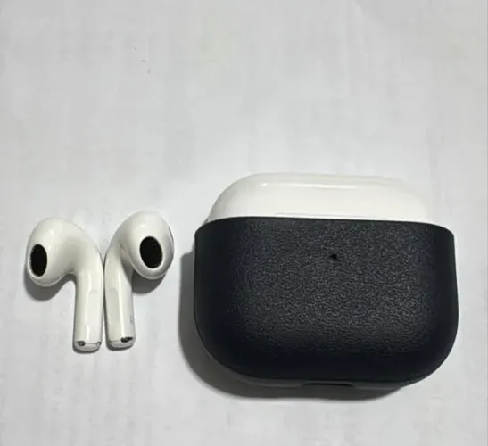 Apple AirPods 3ª Geração Case com Capa - Semi Usado