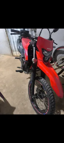 Moto Tornado XR300L modelo 2025