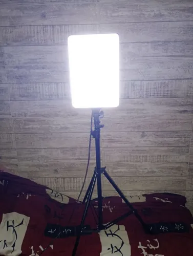 Iluminador Led modelo B-Max L17 Sem Controle 
