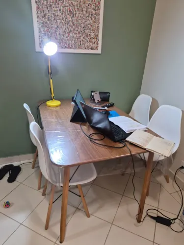 Mesa com 4 cadeiras