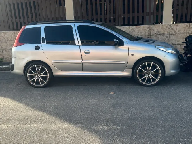 Peugeot 207 SW XR Sport 1.4 Flex 8V 5P 2013