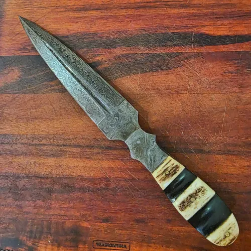 Adaga antiga em aço damasco