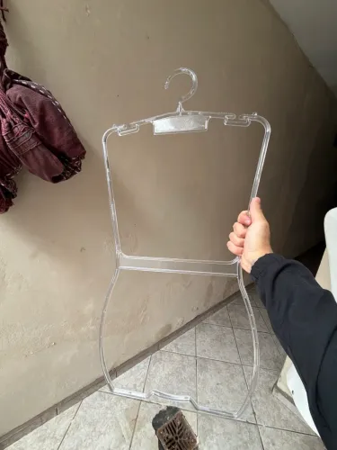 Manequim Feminino de Loja + 18 Cabides Transparentes