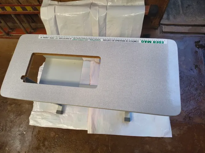 Mesa de Bancada Gabinete Máquina de Costura Doméstica.