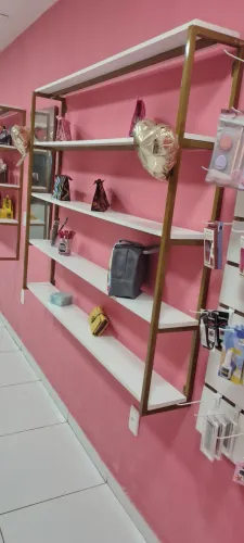 Móveis para loja de maquiagem,bolsas etc