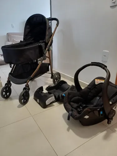 Berço que vira cama e carrinho de Bebê