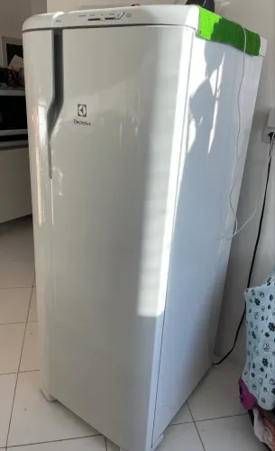 Geladeira 214L