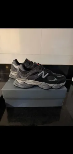 Tênis New Balance 9060 preto novo com caixa