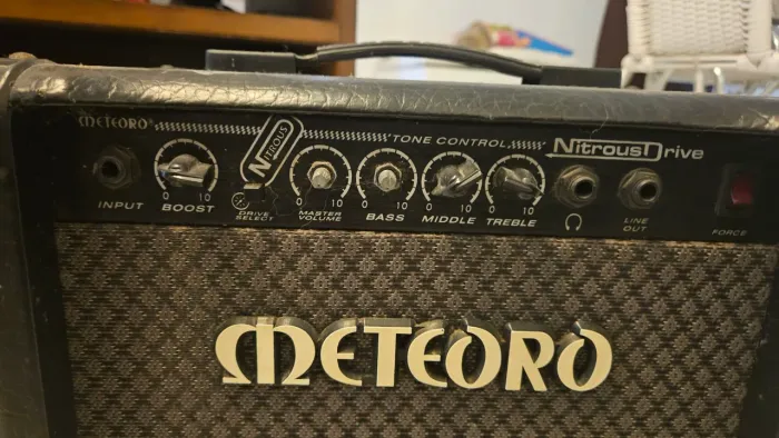 Cubo Meteoro de guitarra (excelente pra estudo)