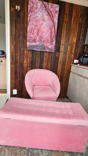 Poltrona com baú para quarto