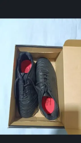 Chuteira Umbro Society