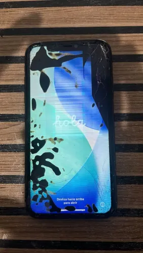 Iphone 11 preto - Funcionando, tela e traseira quebradas