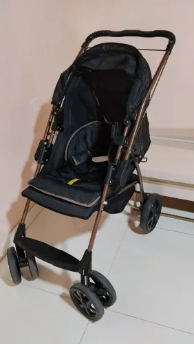 Carrinho de bebê sem bebê conforto