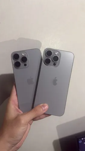 Vendo dois iPhone 15 Pro Max
