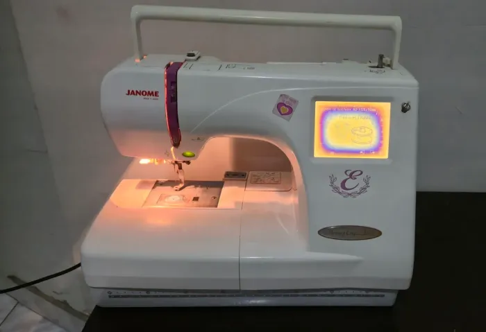Maquina de Bordar JANOME