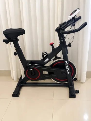 Bicicleta Ergométrica Para Spinning Mecanica 6kg Odin Fit Cor Preto e Vermelho