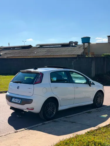 Fiat Punto Sporting 1.8 Flex 8v/16v 5P 2015
