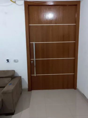 Porta pivotante em madeira(pronta- Divido no cartão)
