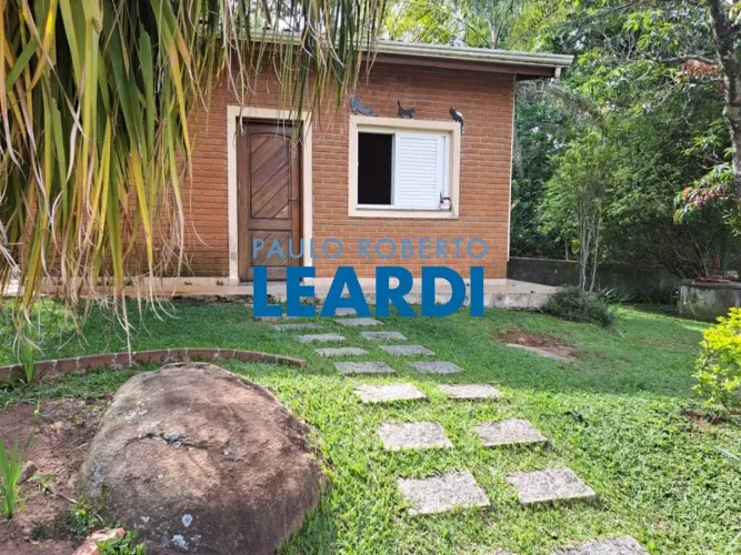 CASA EM CONDOMÍNIO - CLUBE DE CAMPO VALINHOS - SP