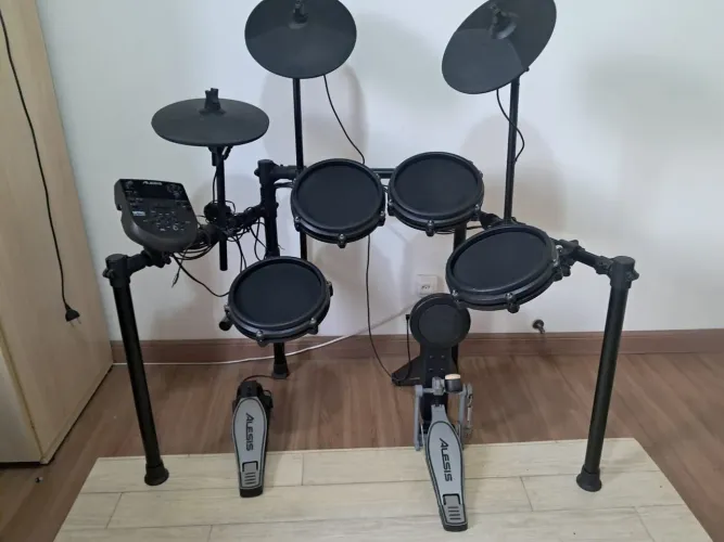 Bateria Eletrônica Alesis Nitro Mesh - Preta