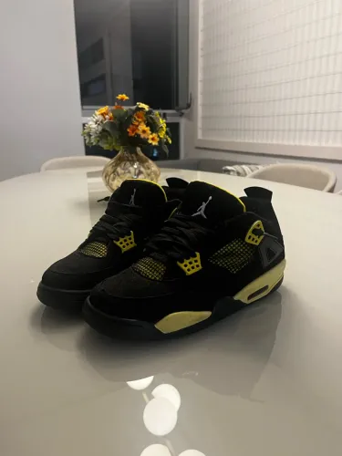 Tênis Jordan 4 thunder tam 42