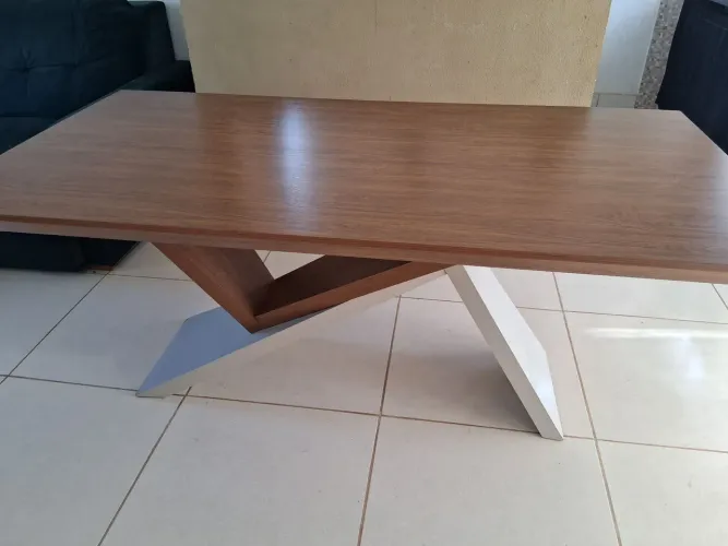 Mesa usada em boas condições.