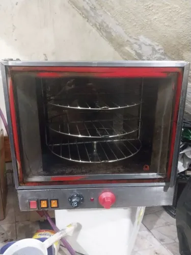 Vende um forno marca Tittan giratorio 3 bandejas