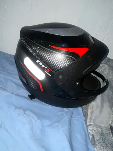 Vende-se capacete FW3