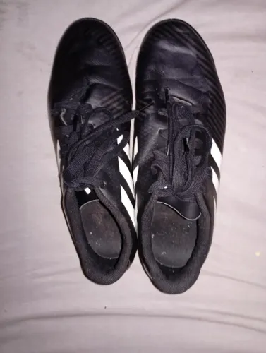 Chuteira futsal Adidas n42 estado de novo