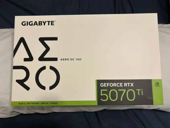 Placa De Vídeo Gigabyte Rtx 5070 Ti Aero Oc 16gb Gddr7