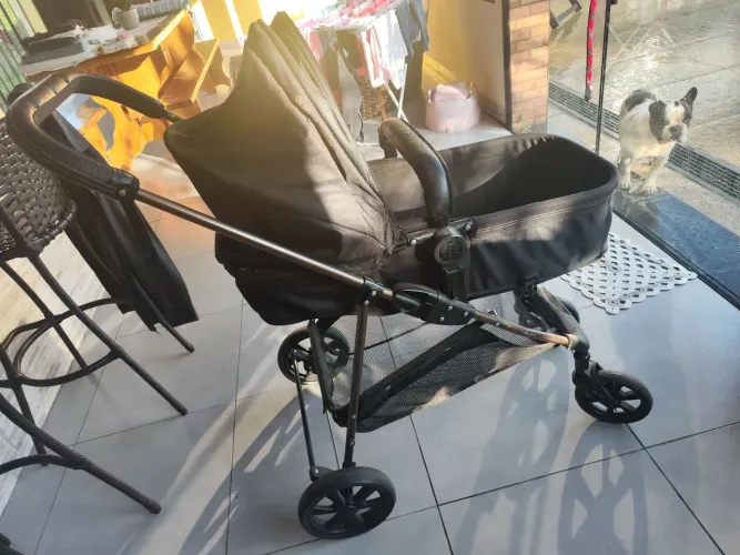 Carrinho Galzerano e bebe conforto