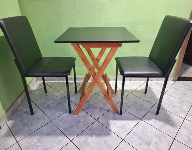Mesa bistro dobravel com duas cadeiras