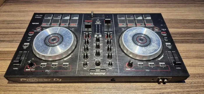 Controladora Pioneer DDJ-SB2