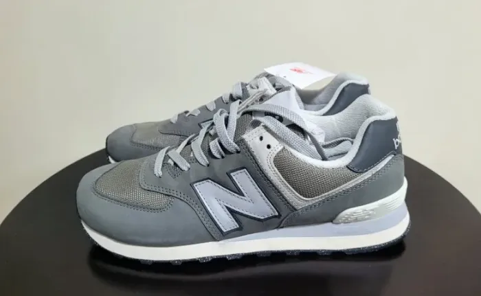 Tênis New Balance 574v2 - Tamanho 41