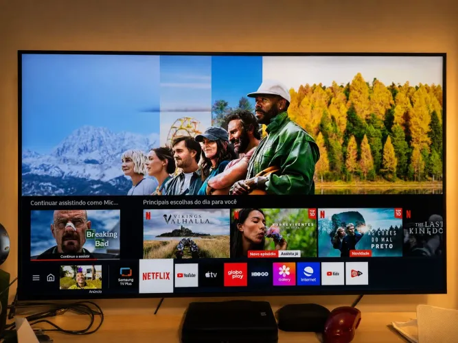 Smart TV Samsung 50" 4K Crystal UHD - Impecável c/ Controle