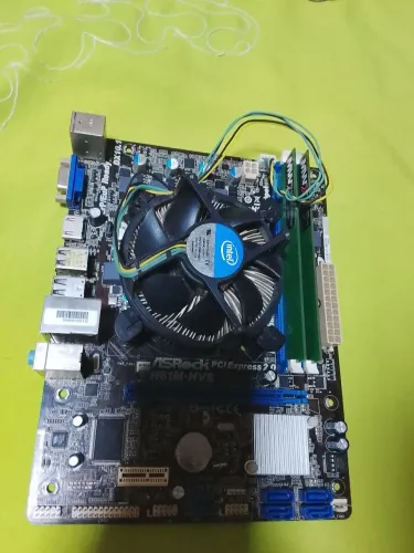 Kit (placa mãe + 2x2GB Memória ram + processador Intel + cooler) Funcionando Sem defeito