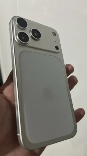 Iphone 11 montado no 17 pro