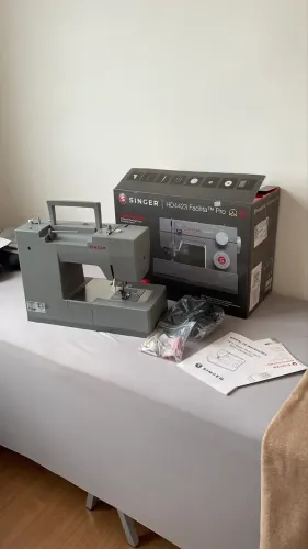 VENDO MÁQUINA DE COSTURA SINGER NOVA